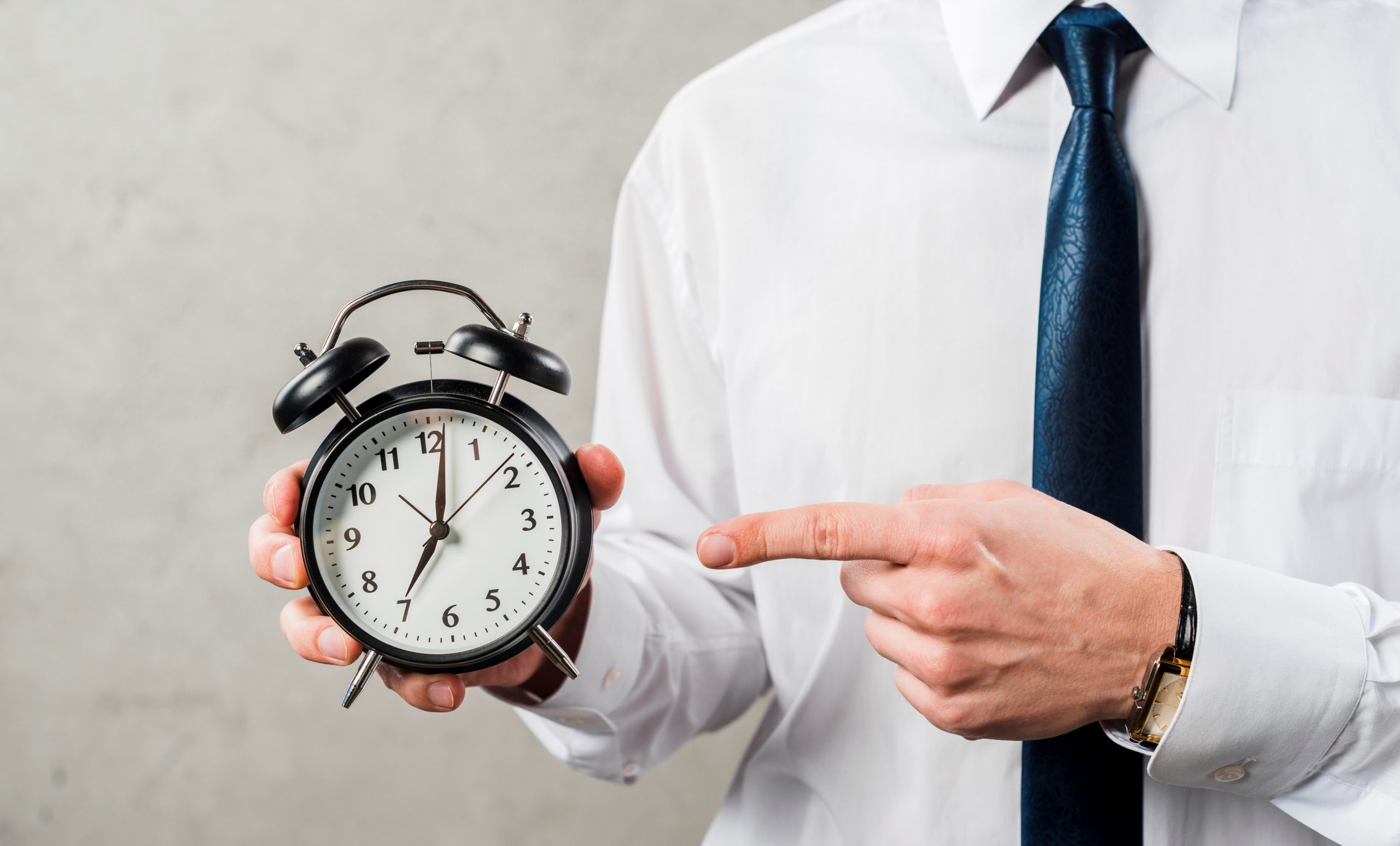 Falta de pagamento de hora extra causa rescisão indireta