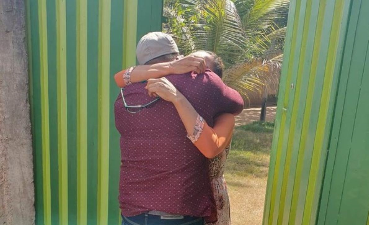 Mato Grosso | Mãe e filho se reencontram após ficarem mais de 20 anos sem se ver