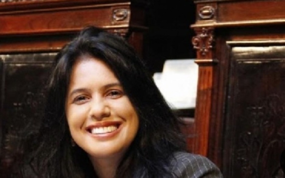 Deputada do RJ cria lei exigindo caixão com visor e saco transparente