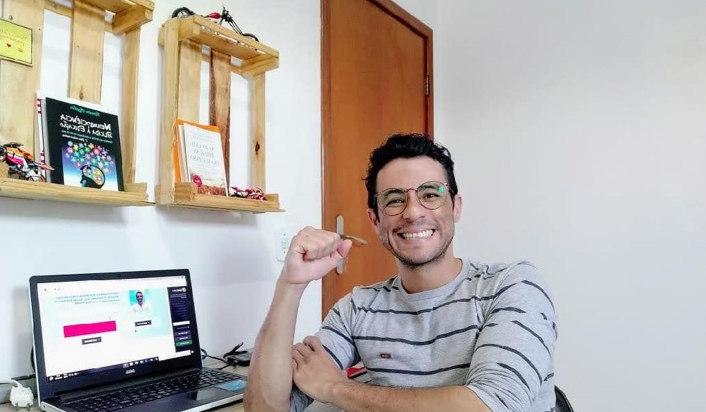 Vídeo de volta às aulas online viraliza e faz sucesso entre alunos e professores