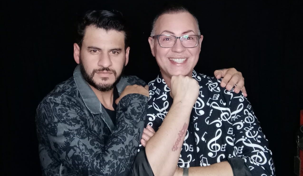 Ex BBB Dicesar assina contrato com produtora e lança música estilo brega ao lado de cantor católico