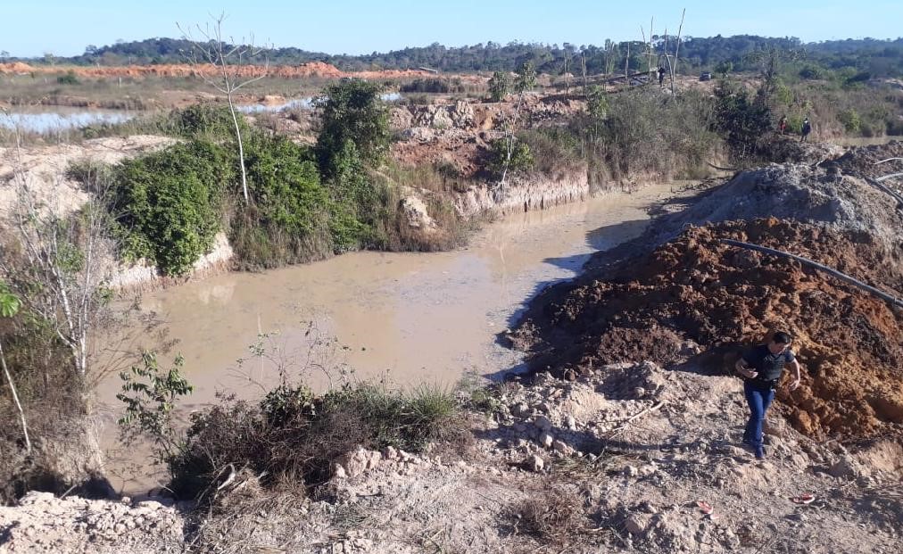 Operação fecha áreas de extração ilegal de ouro em distrito de Peixoto de Azevedo