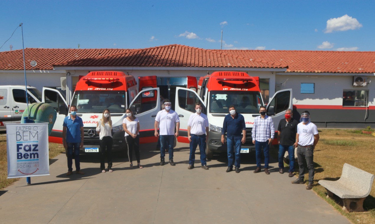 JBS faz doação de ambulâncias para Pedra Preta
