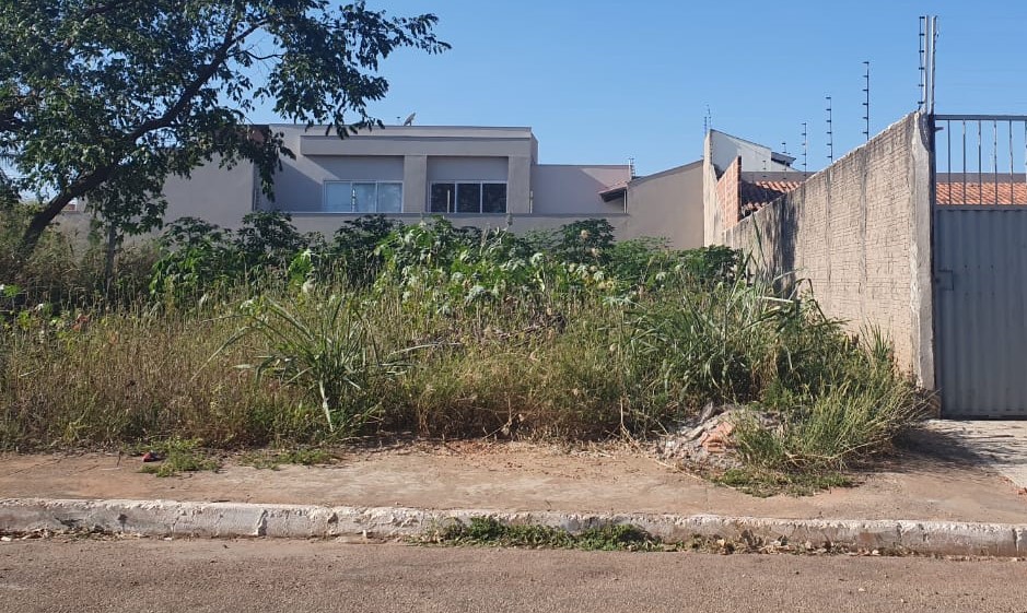 Rondonópolis | Prefeitura intensifica a fiscalização de terrenos baldios para contribuir no combate às queimadas