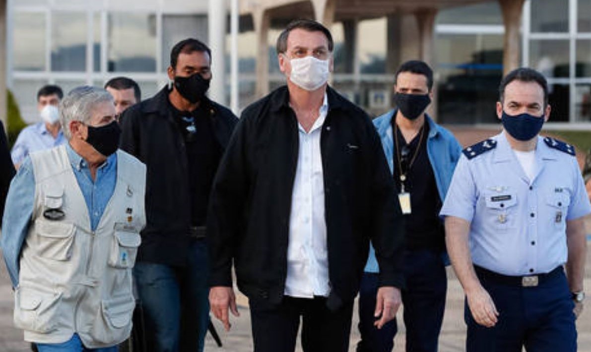 Bolsonaro sanciona lei que torna uso de máscara obrigatório no Brasil
