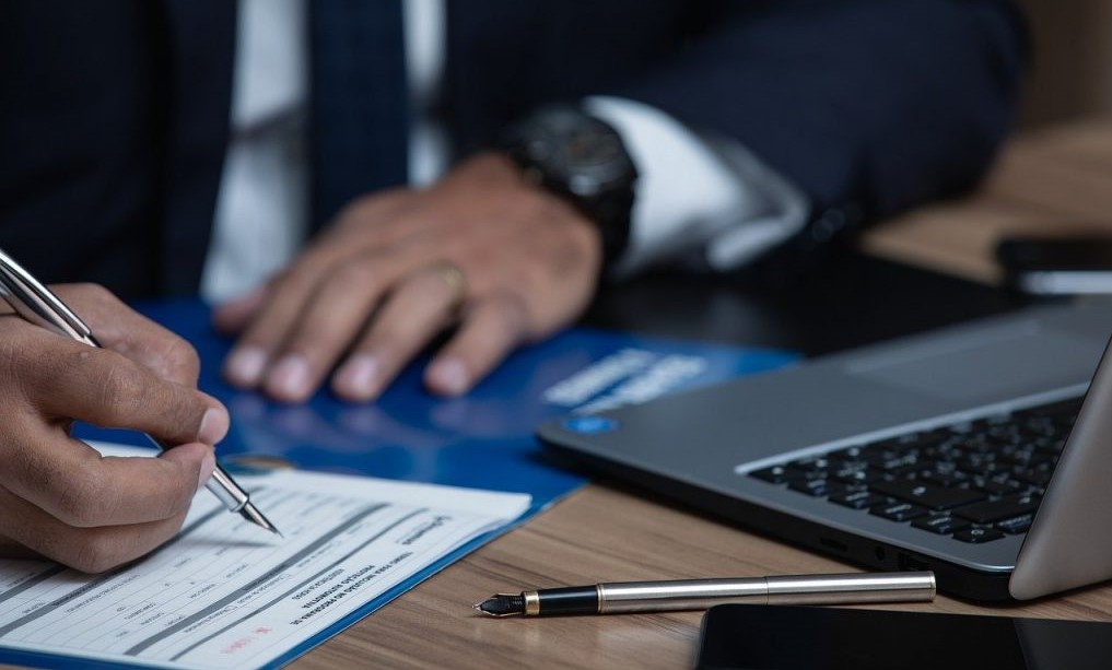 Inteligência artificial acelera processos no meio jurídico e estimula trabalho estratégico de profissionais do setor
