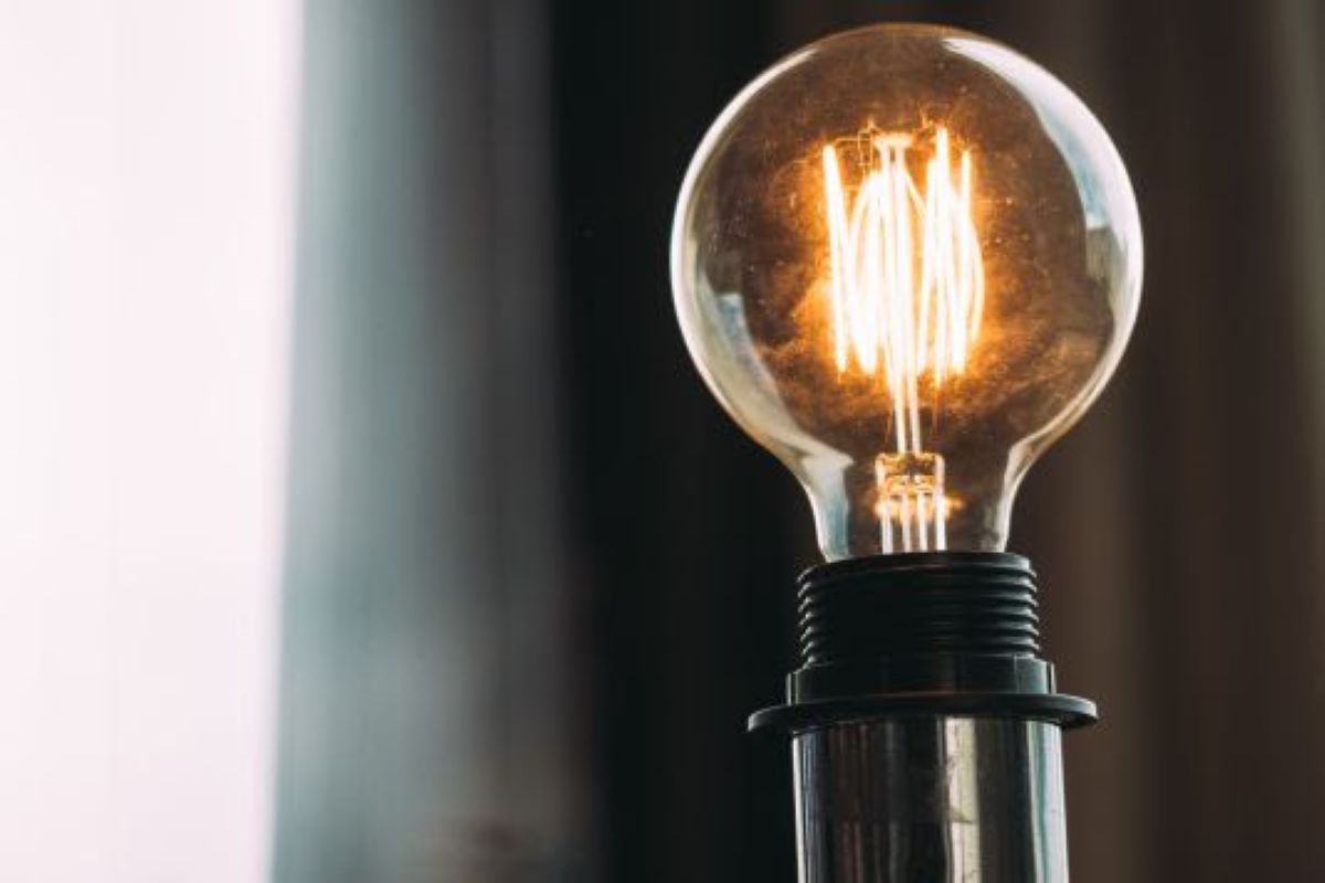 10 dicas para economizar energia elétrica durante o período de isolamento social