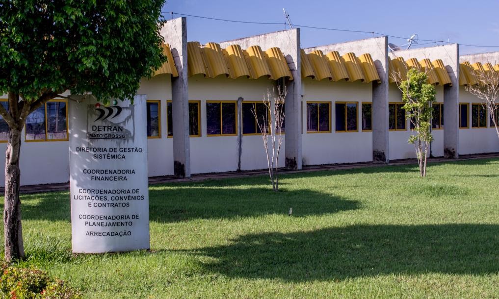 Governador sanciona Lei prorrogando nova tabela de taxas do Detran-MT; entenda