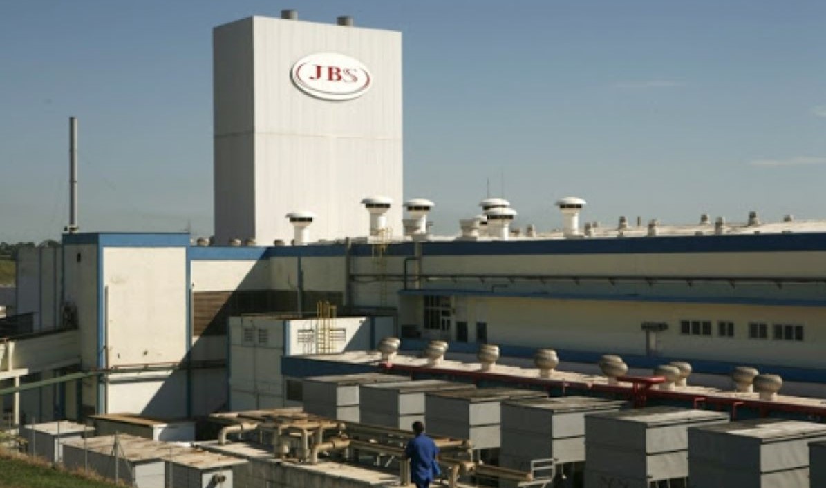 Covid-19 | MPT ajuíza ação e pede afastamento e testagem de todos os trabalhadores da JBS de Colíder