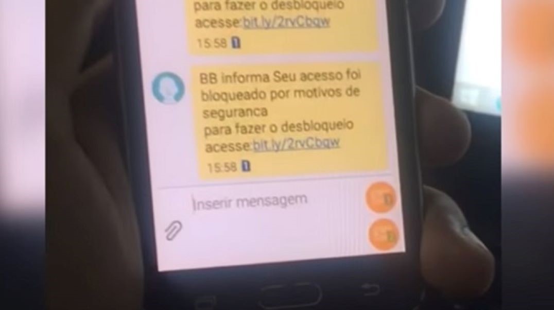 Mulher atualiza aplicativo de banco, conta é hackeada e ela perde mais de R$ 12 mil