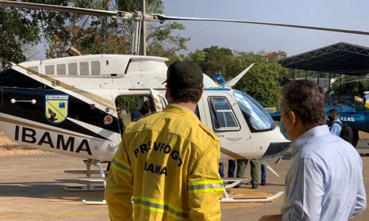 Ministro do Meio Ambiente sobrevoa áreas atingidas pelo fogo no Mato Grosso