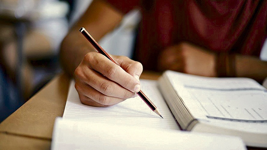 Cogna oferece 400 bolsas de estudo a alunos de baixa renda e alto potencial acadêmico