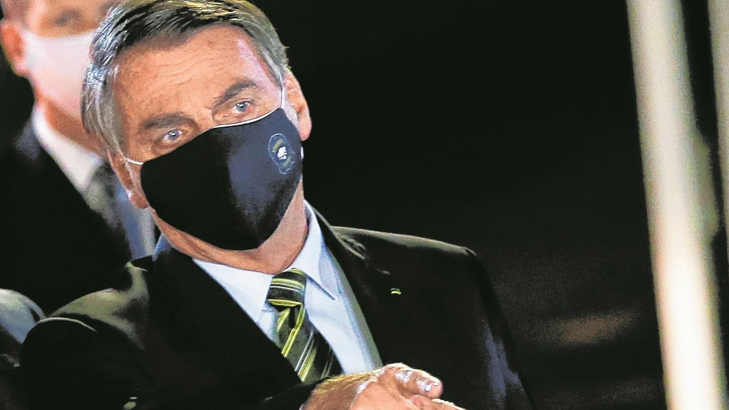 Bolsonaro confirma auxílio até dezembro, mas não diz valor