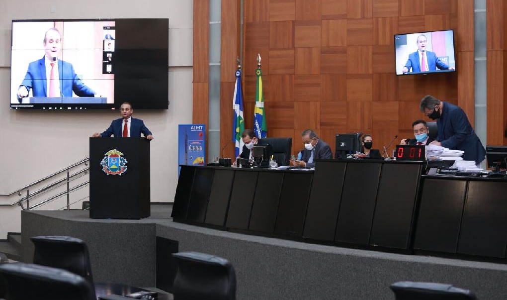 Deputados aprovam mudança nas regras de aposentadoria dos servidores públicos
