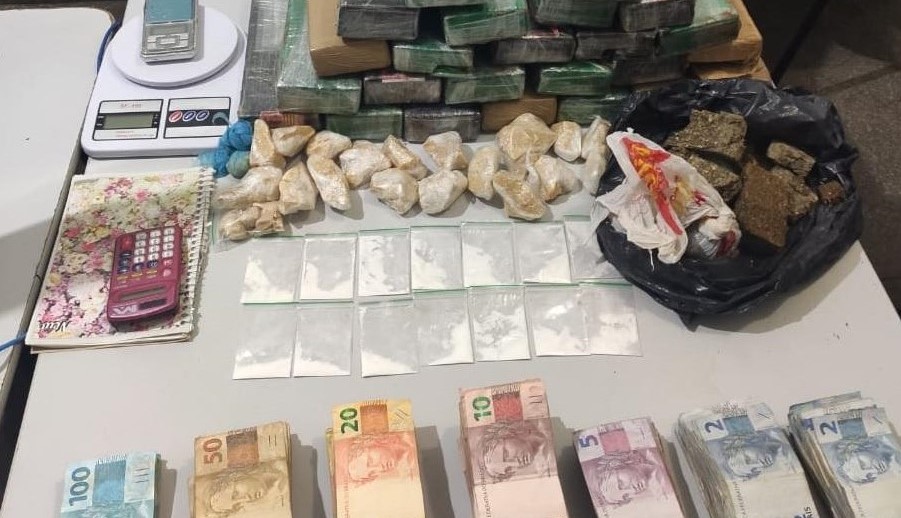 Força Tática encontra 22 quilos de droga e mais R$ 14 mil em quitinete em Rondonópolis