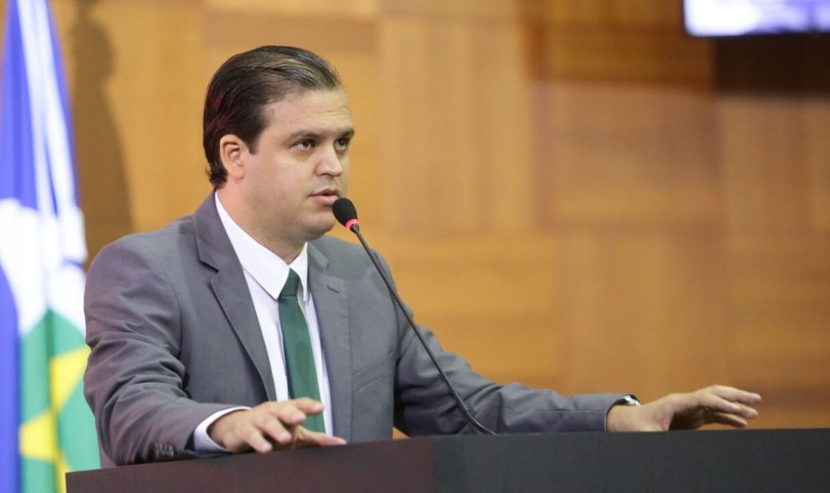 Thiago Silva homenageia serviço social da Polícia Militar em sessão da Assembleia Legislativa