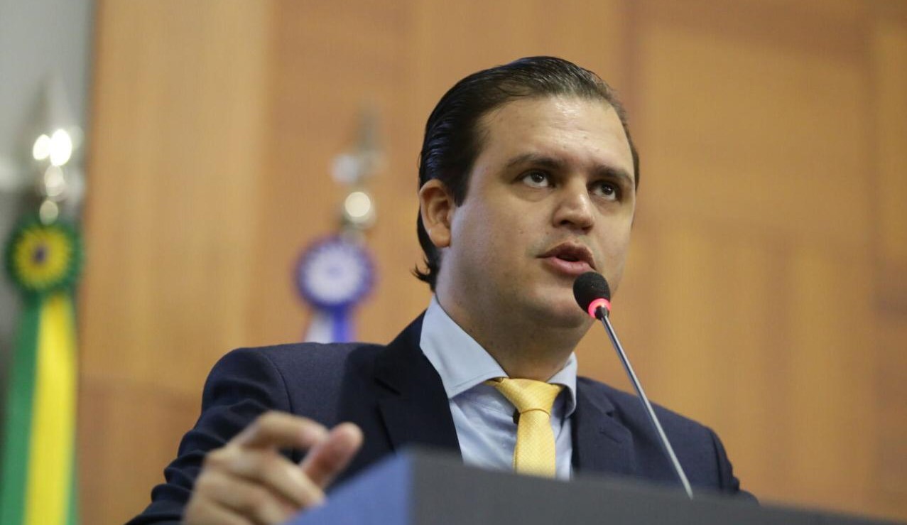 Thiago Silva cria projeto que obriga a desinfecção de escolas antes do retorno das aulas