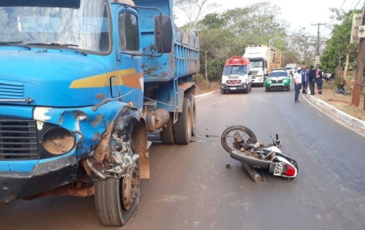 Várzea Grande | Motociclista morre ao bater de frente com caminhão