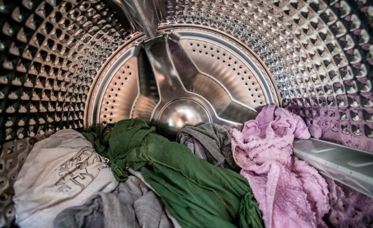 Um fim para microplásticos que saem das roupas nas máquinas de lavar?