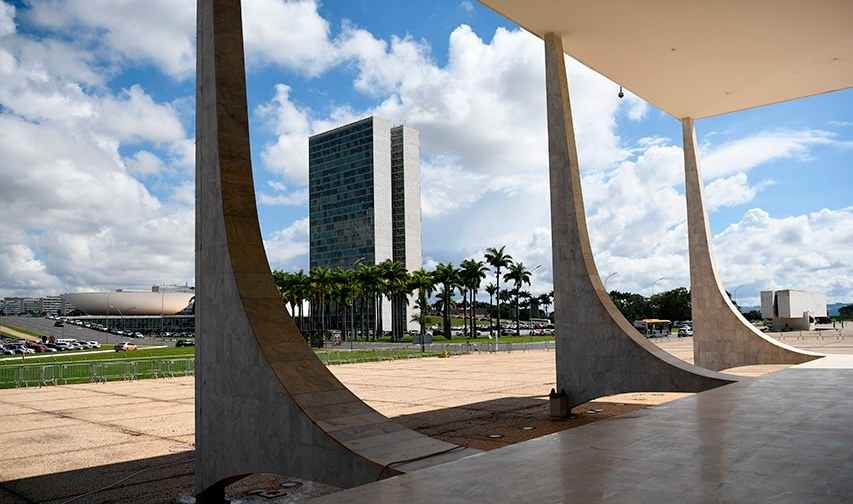 Senadores elogiam decisão do STF que restabelece uso de máscaras em presídios