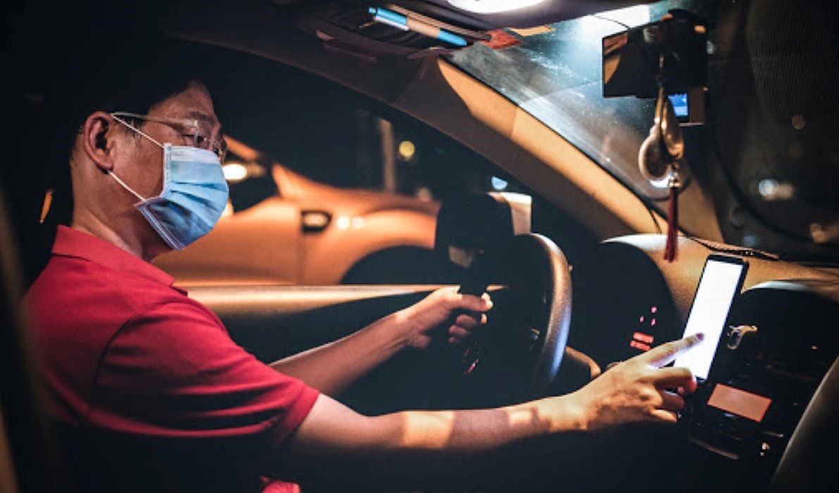 Com o coronavírus, motoristas de aplicativos e taxistas precisam estar atentos às regras de segurança em saúde