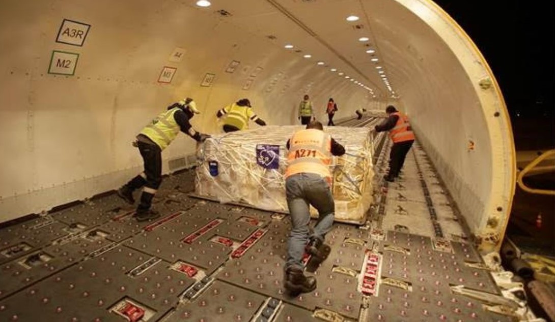 Avião Solidário da LATAM transporta mais de 680 toneladas de insumos médicos e mais de 400 profissionais da saúde na América do Sul