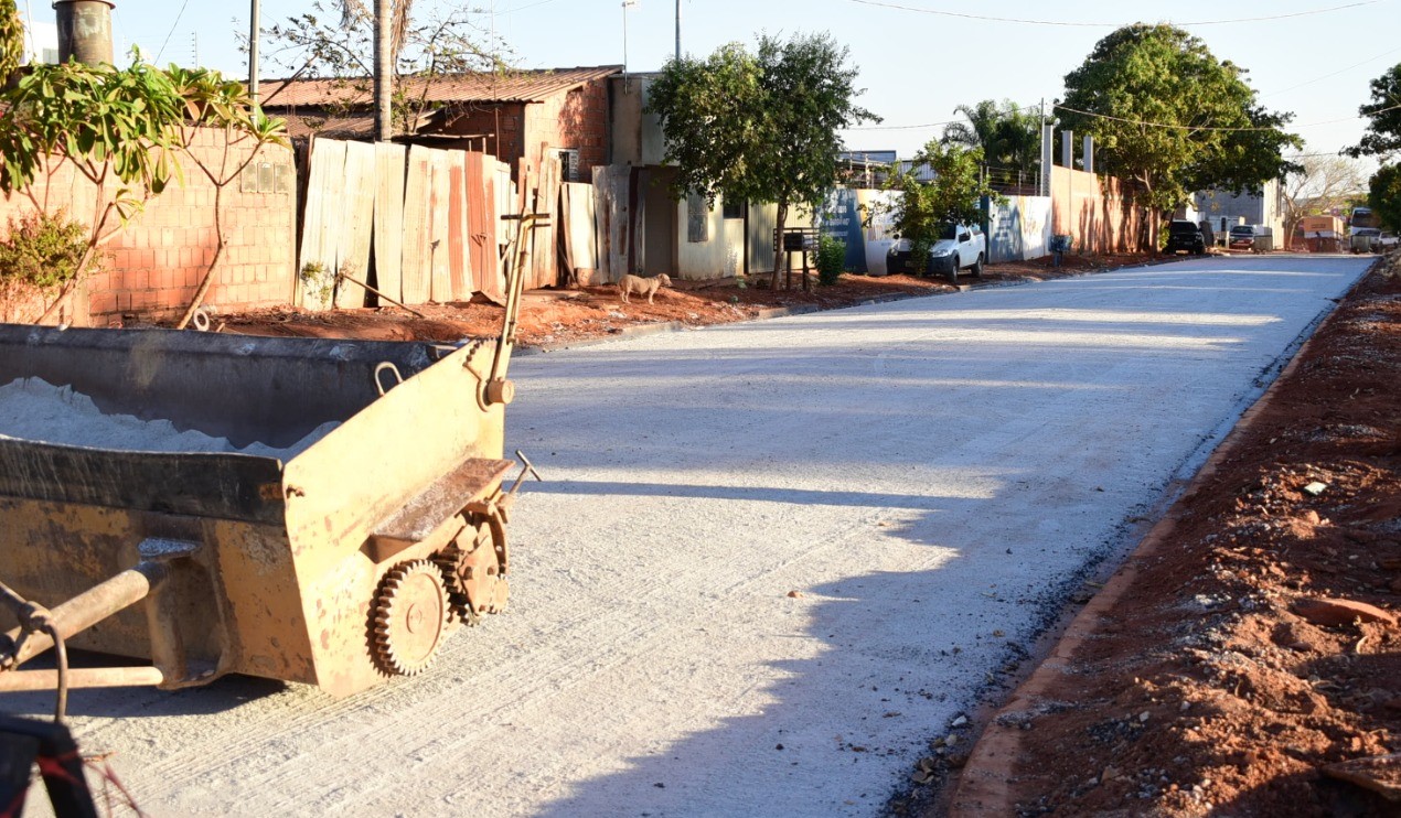 Rondonópolis | Obras de pavimentação do Vila Rica avançam e ruas começam a receber asfalto