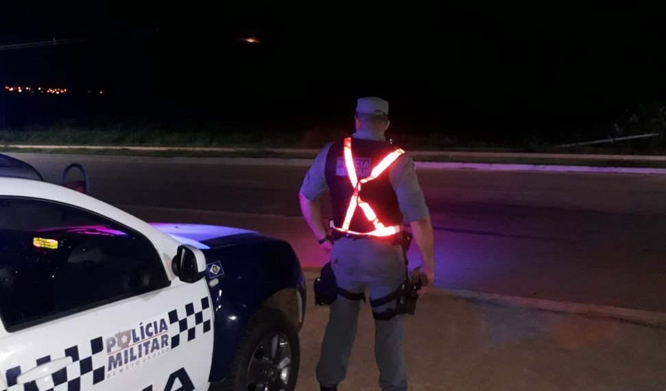 Rondonópolis | Polícia flagra festa com aglomeração de 200 pessoas em balneário