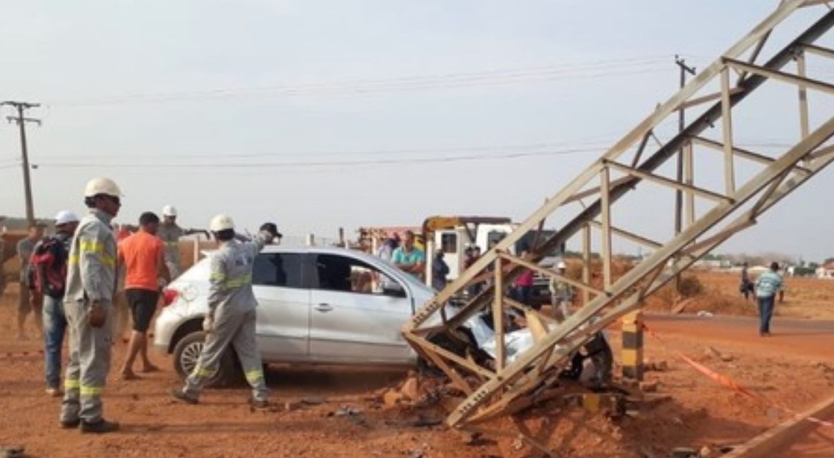 Juara | Carro derruba parte de torre e moradores de 4 municípios ficam sem energia elétrica