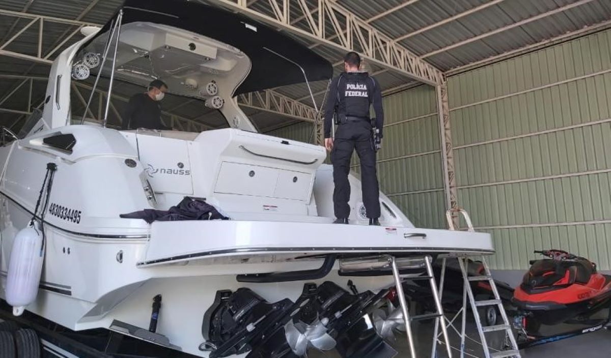 PF cumpre mandado em concessionária da BMW e no Manso