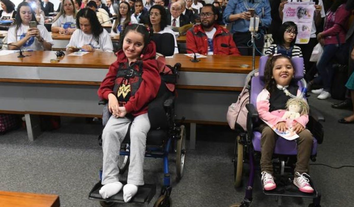 Senado aprova 8 de agosto como o Dia da Pessoa com Atrofia Muscular Espinhal