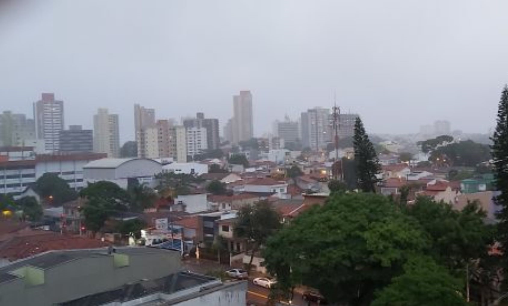 Muita chuva em áreas de SP, RJ, MG, MT, AM e AC