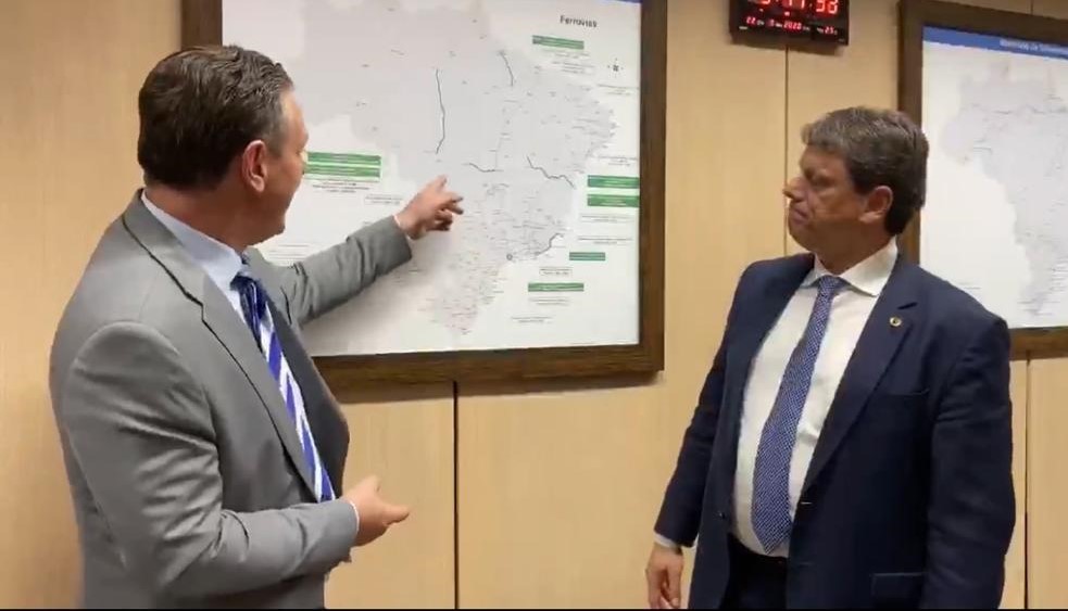 Ministro reafirma intenção de trazer ferrovia a Cuiabá e pede apoio de Fávaro no Senado