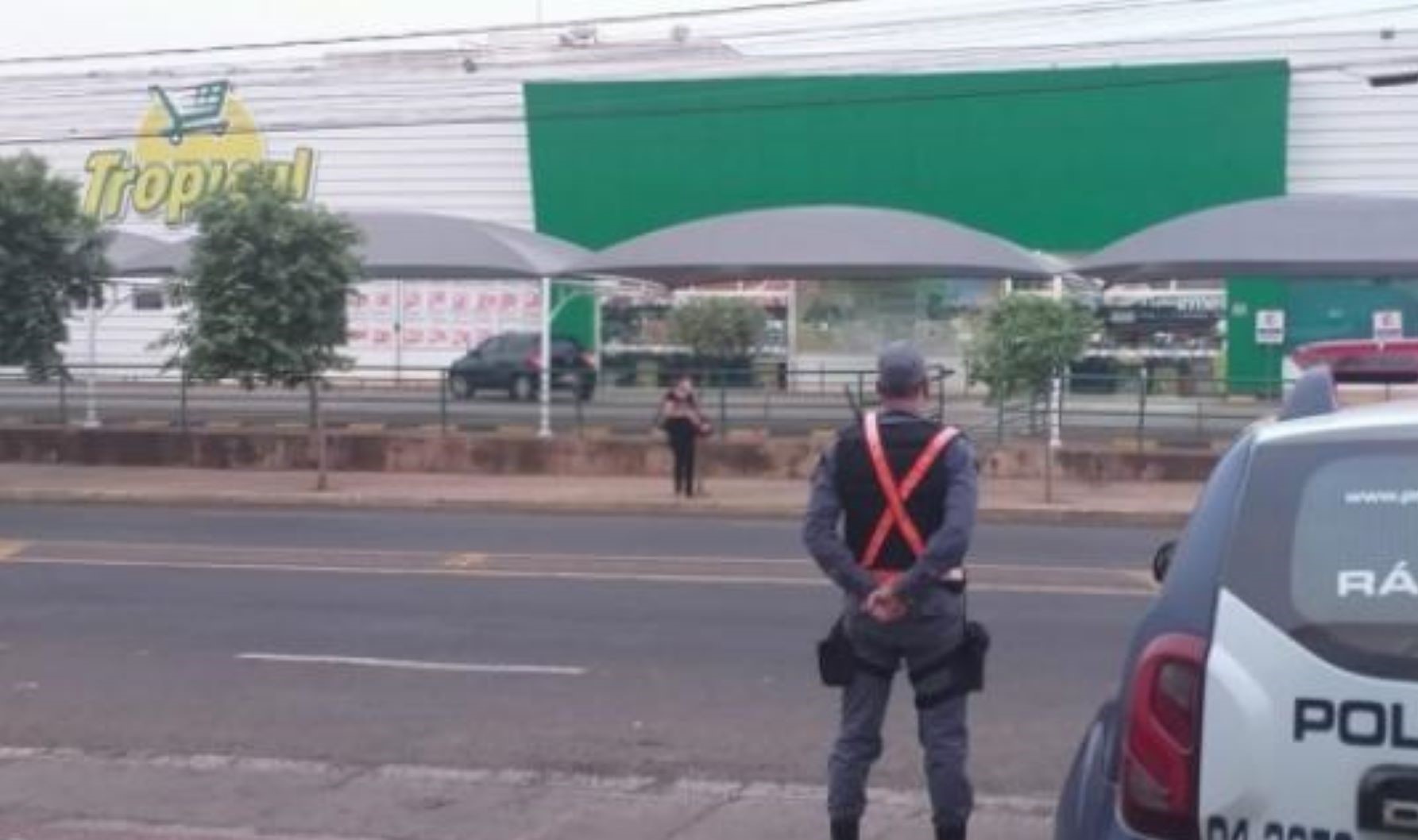 Rondonópolis | Homem ameaça matar funcionários de supermercado ao ser barrado sem máscara