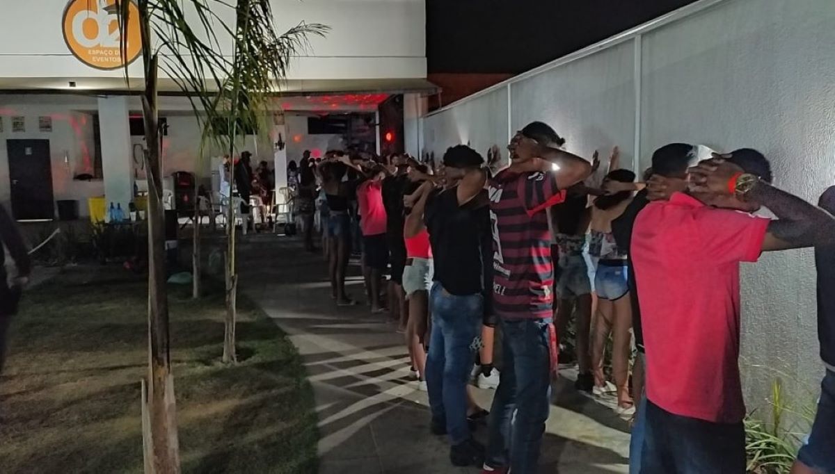 Sinop | PM fecha festa com mais de 100 pessoas
