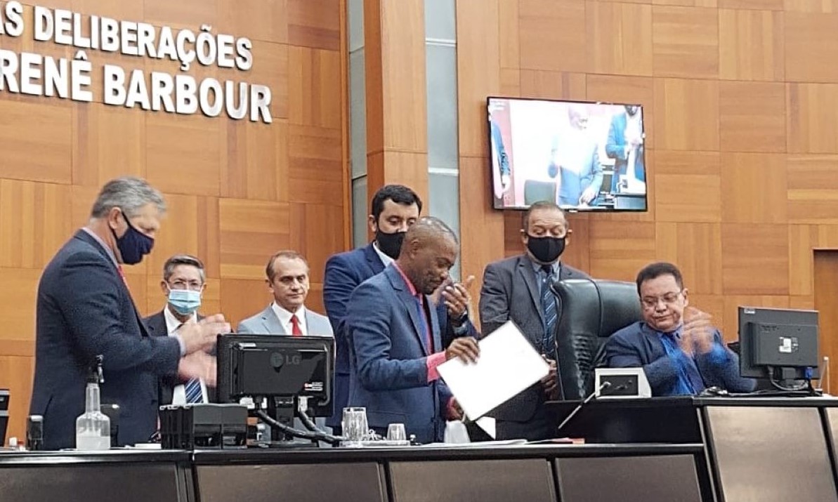 Sindicalista negro toma posse na ALMT e é o primeiro deputado negro em 12 anos