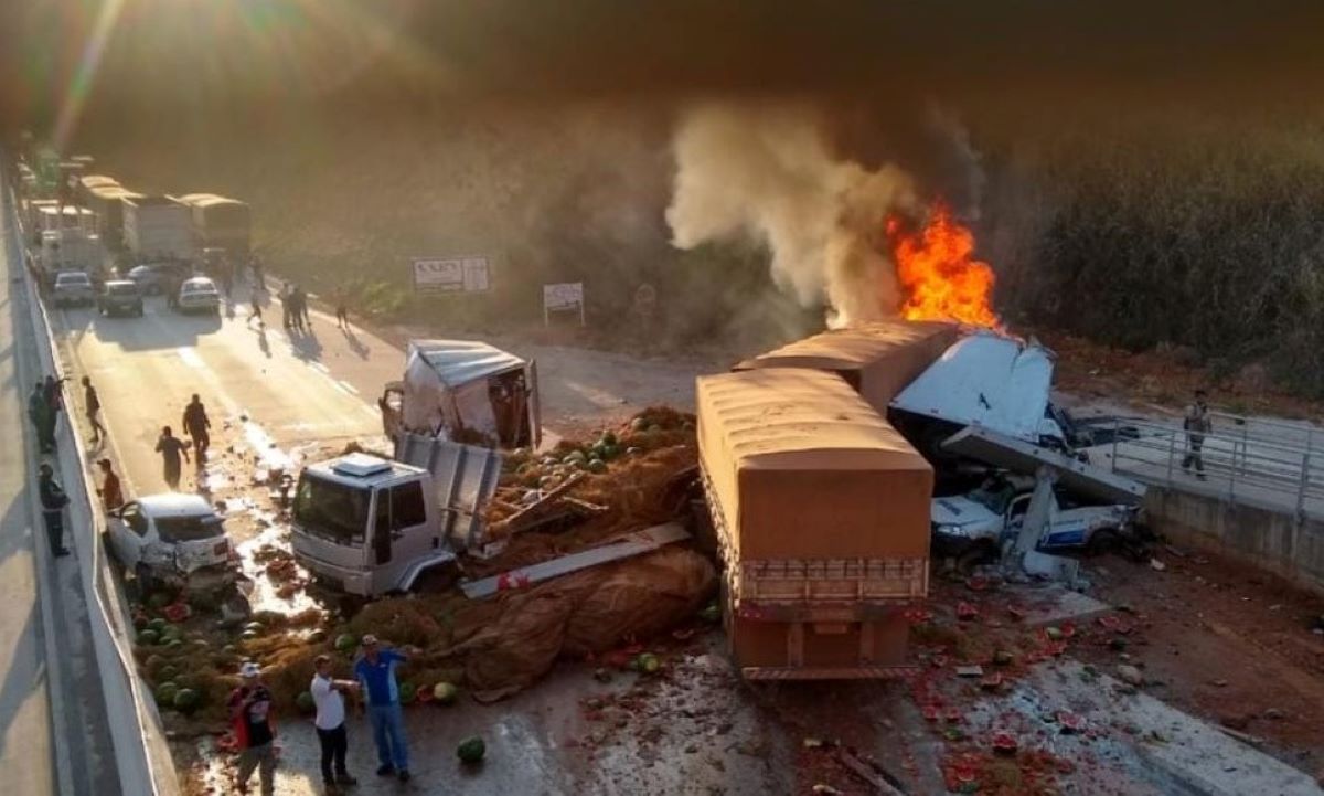 Acidente deixa mortos e 8 feridos em estado grave na Região Central de Minas Gerais