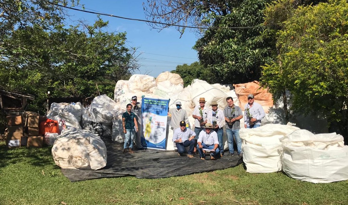 Projeto recolhe 200 toneladas de embalagens vazias de defensivos e distribui mudas a agricultores