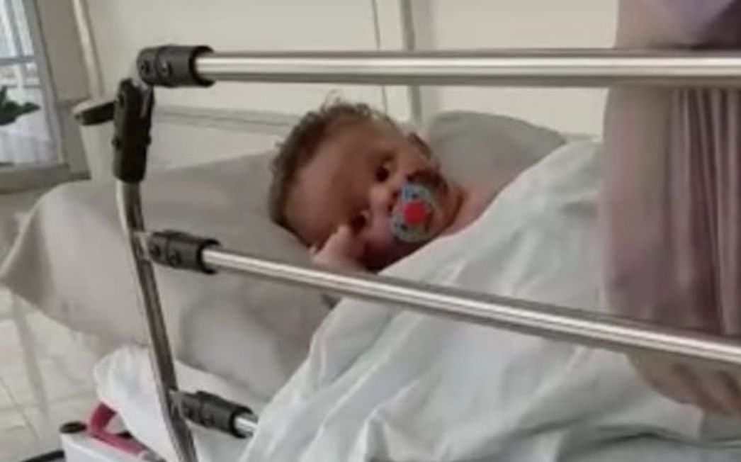 Mato Grosso | Bebê que teve 80% do corpo queimado por explosão em fogão a lenha tem alta após 40 dias internado