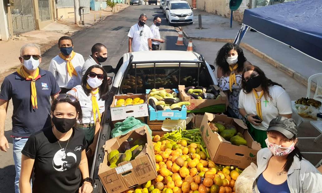 Voluntários arrecadam frutas e verduras para os animais do Pantanal
