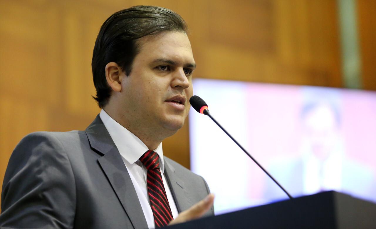 Lei do deputado Thiago Silva garante que o Estado compre livros inclusivos para bibliotecas públicas