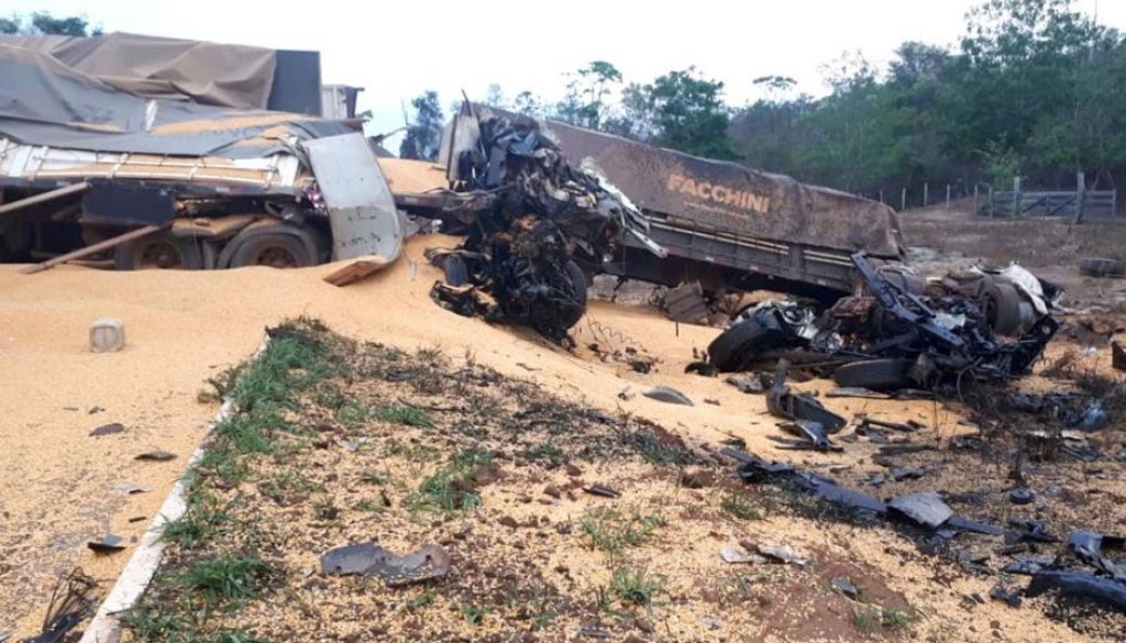 Mato Grosso | Acidente entre 3 carretas mata 1 e deixa 2 feridos