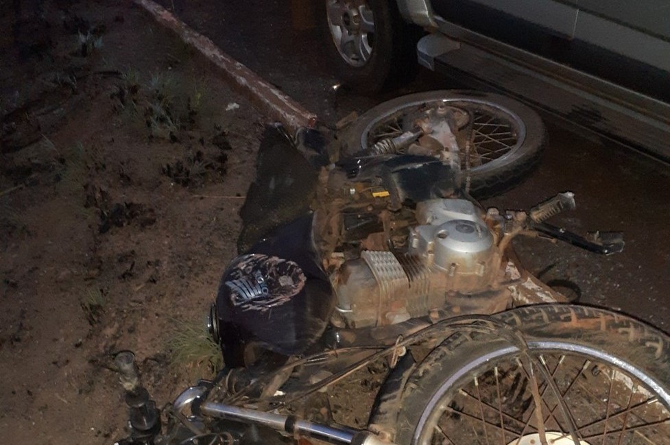 Mato Grosso | Motociclista morre após bater na traseira de ônibus parado e ser atingido por caminhonete