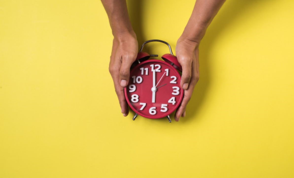 Sem horário de verão, usuários afirmam que celulares novamente adiantaram hora