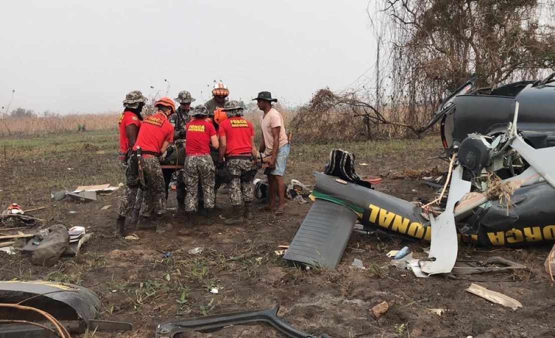Mato Grosso | Helicóptero da Força Nacional cai durante combate a incêndio no Pantanal; comandante e mais dois ficam feridos