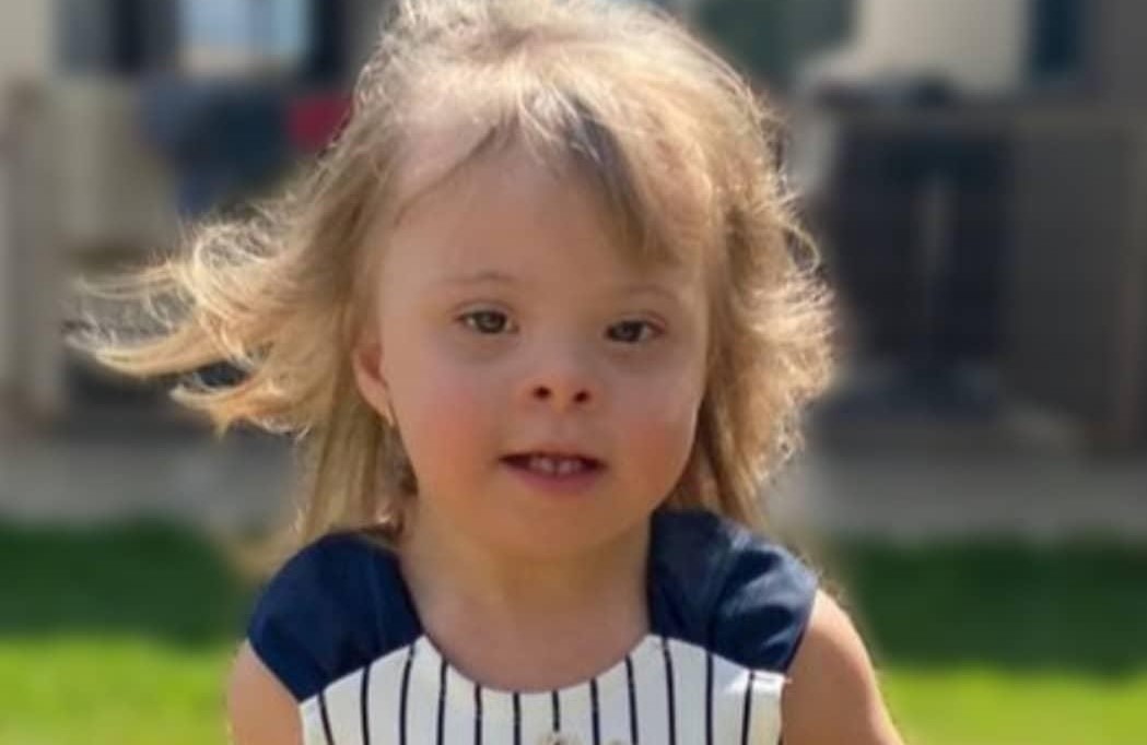 Menina de 3 anos é internada com leucemia em Cuiabá; família pede ajuda
