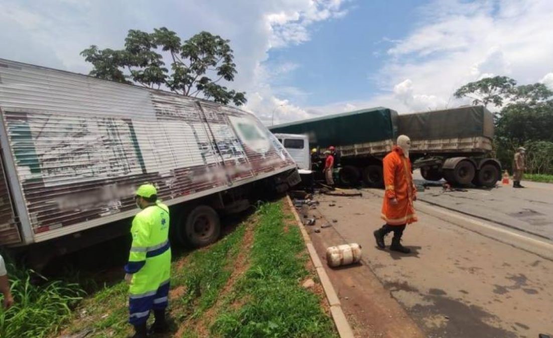 Sorriso | Motorista morre após bater caminhão de frente com carreta