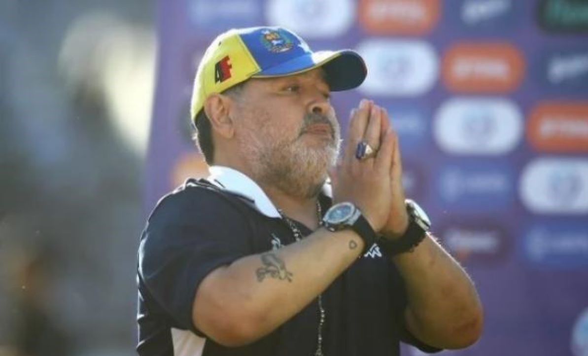 Maradona tem parada cardíaca e morre aos 60 anos