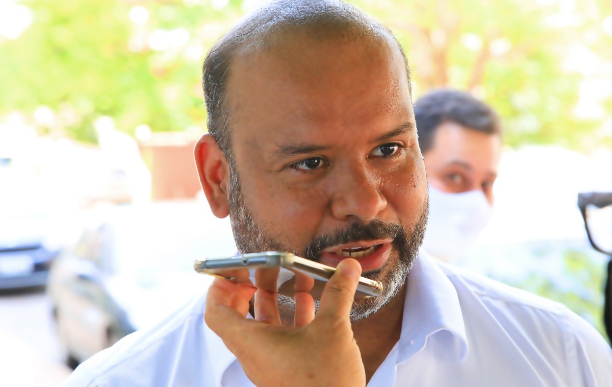 “Espero que ninguém fuja desta vez”, diz Thiago ao confirmar presença em debate da TV Cidade neste sábado