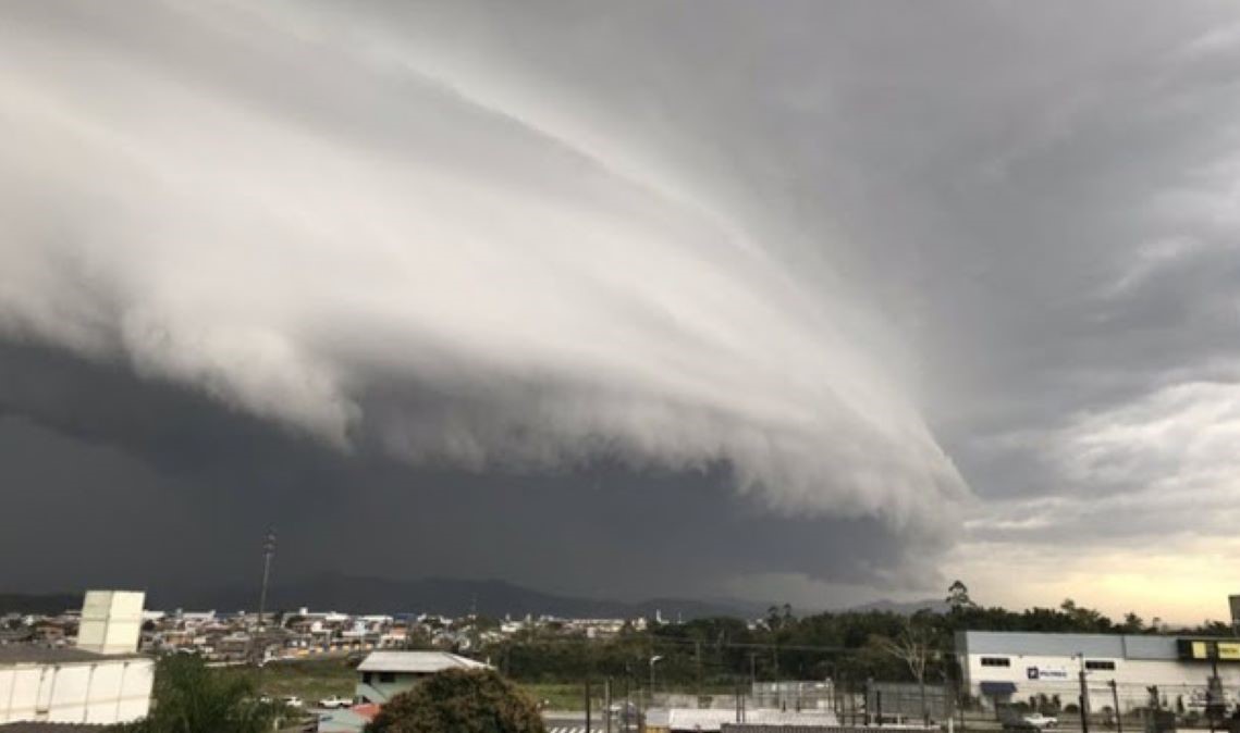 Ciclone se forma próximo ao Sudeste do Brasil